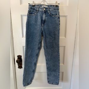 LAST CHANCE! Zara 90s style, relaxed fit jeans